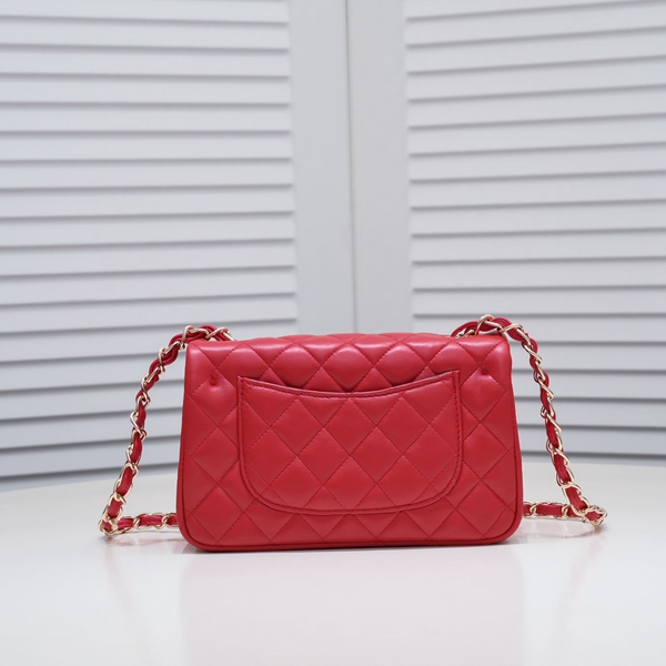 シャネルバッグ側面デザイン